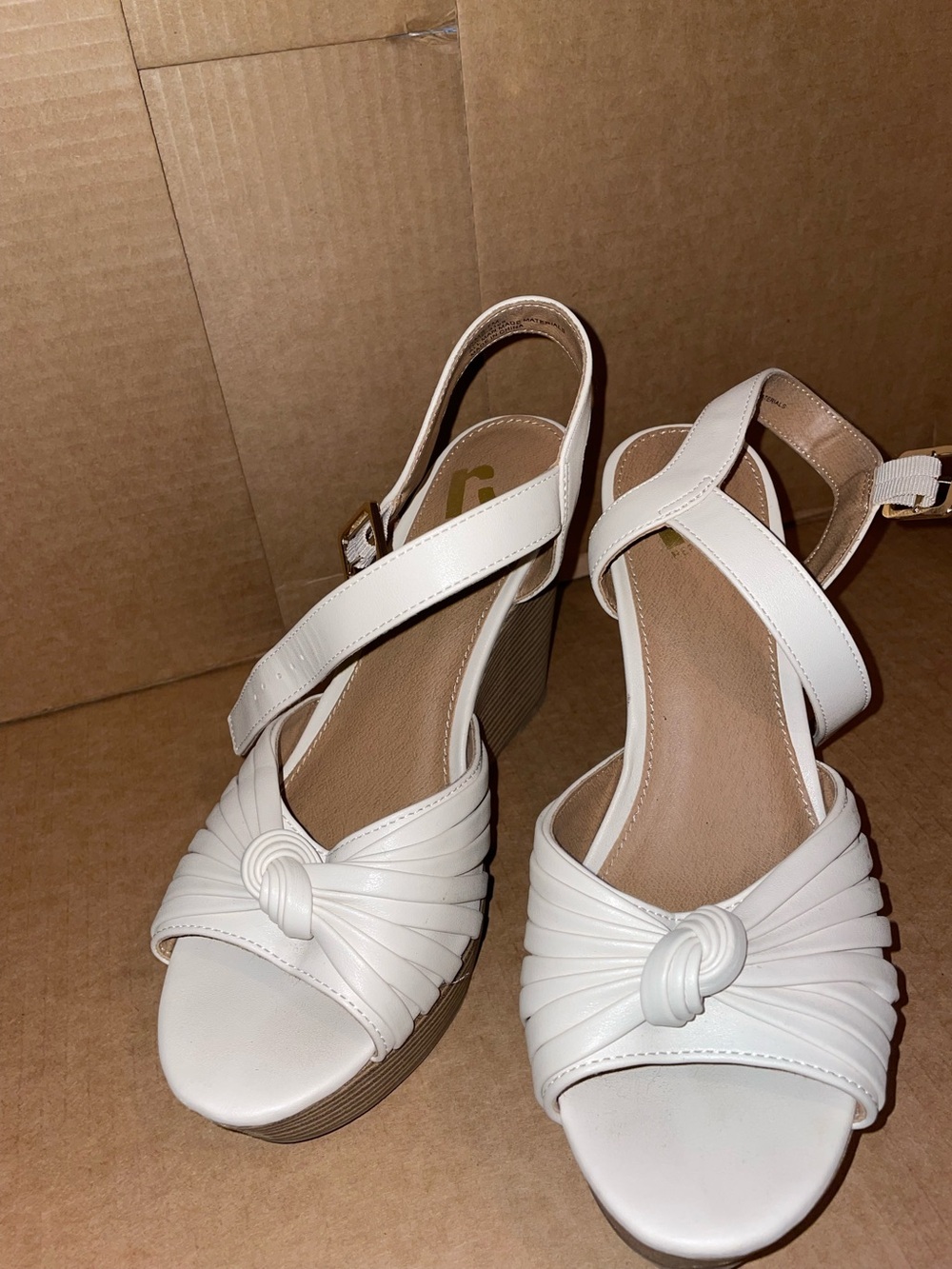 Report Women's White Knotted Wedge Sandals - Classic Summer Style